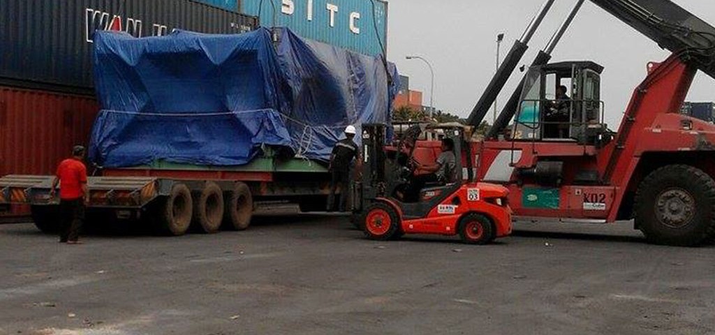 Pengangkutan Mesin Berat Ke Kapal Cargo