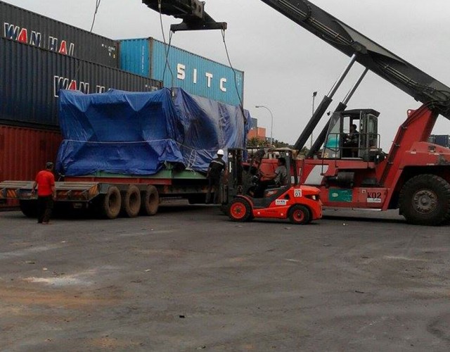 Pengangkutan Mesin Berat Ke Kapal Cargo