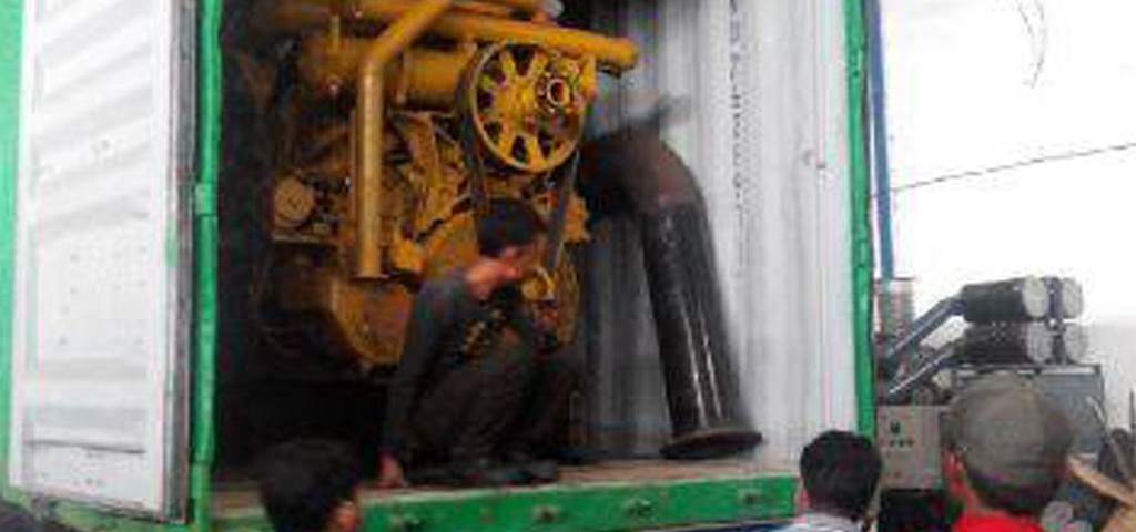 Proses Pengangkutan Mesin Ke Kontainer